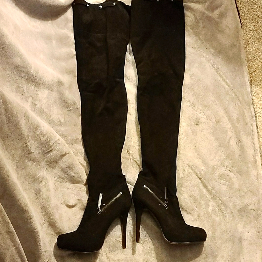 Report Signature Over the knee boots